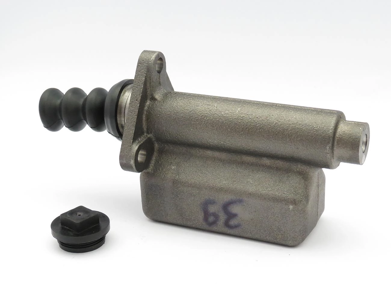 CILINDRO MESTRE EMBREAGEM 22.22MM MOTOR OM 314 TOYOTA BANDEIRANTE 80/86 OM314 7/8 3 FUROS FIXAÇÃO