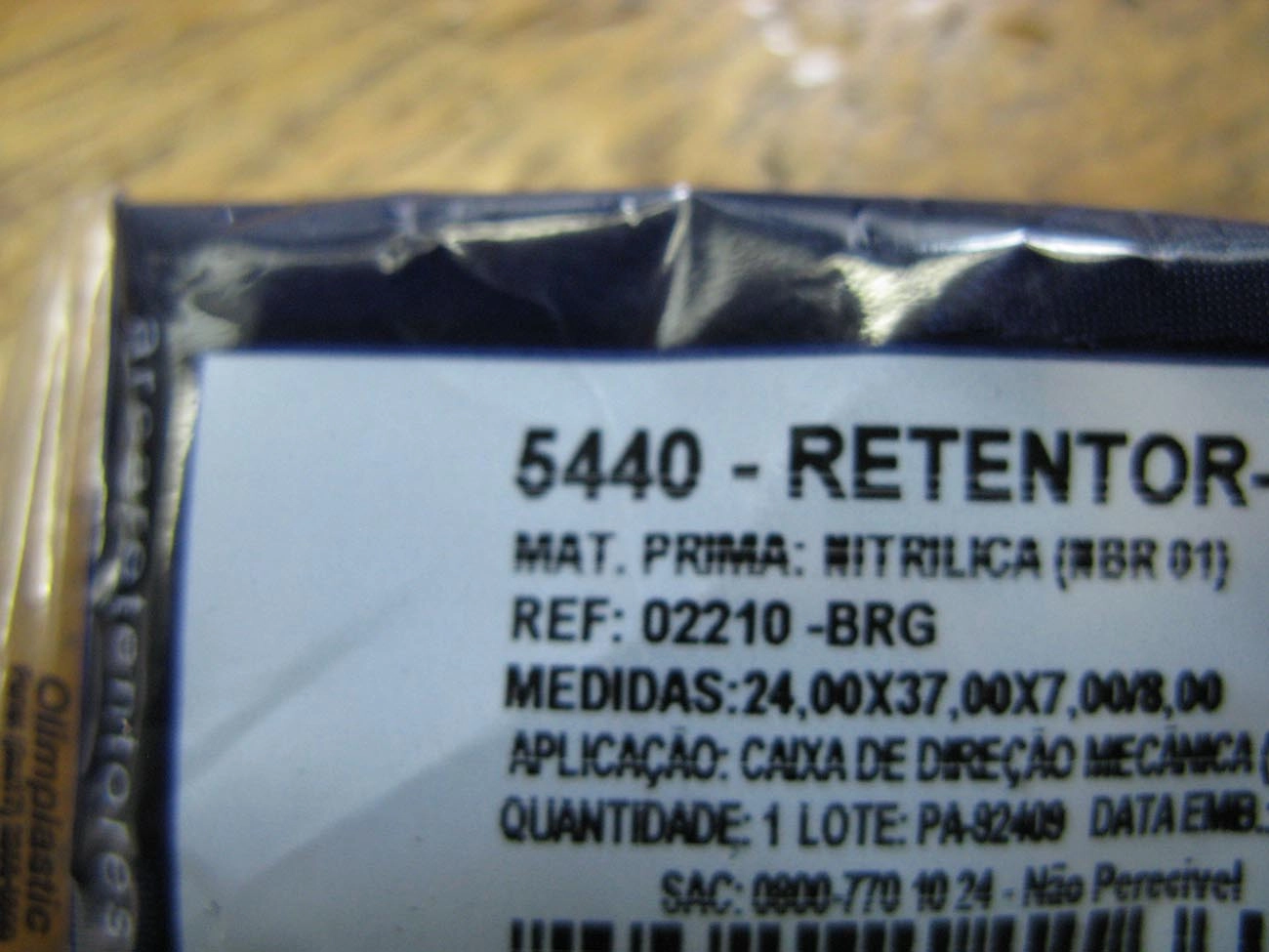 RETENTOR CAIXA/MECANISMO DIREÇÃO EIXO SETOR 24X37X7X8MM VW FUSCA/BRASILIA/VARIANT FIAT/FNM/IVECO