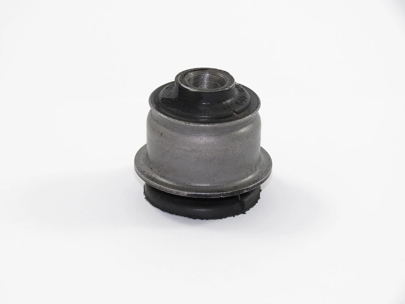 BUCHA QUADRO MOTOR TRASEIRA 12MM SUSPENSAO VW SANTANA/QUANTUM 95/