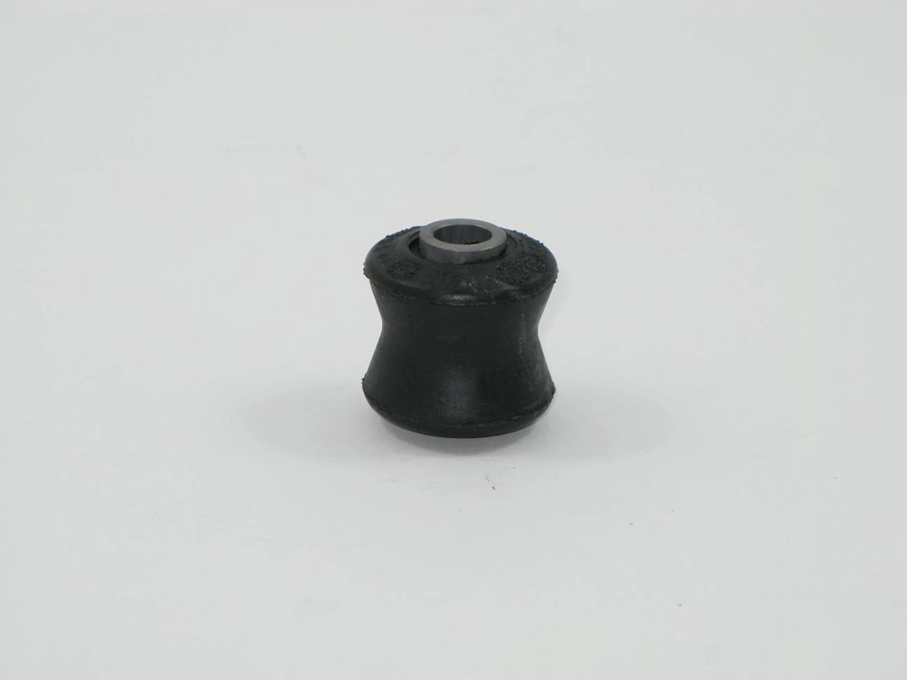 BUCHA BARRA ESTABILIZADORA SUSPENSÃO TRASEIRA COM TUBO ESTABILIZADOR TRASEIRO GM CHEVETTE/CHEVY/OPALA/CARAVAN
