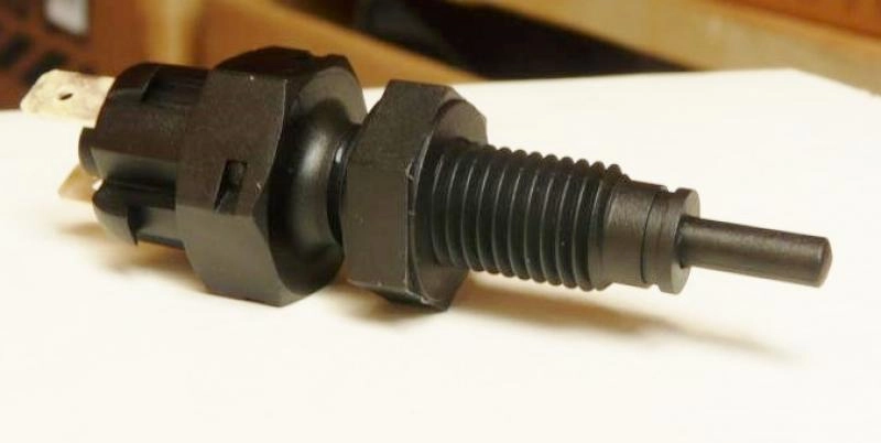INTERRUPTOR LUZ FREIO FIAT 147/UNO TODOS COM 2 TERMINAIS