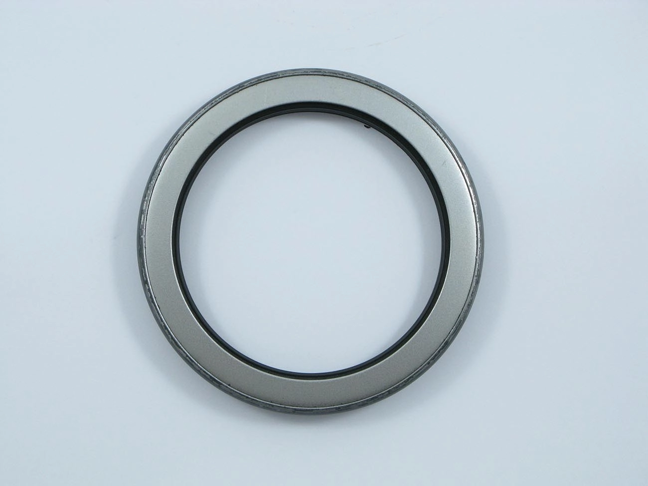 RETENTOR CUBO RODA DIANTEIRO/TRASEIRO/CAIXA MUDANÇAS 89,00X114,30X12,70MM VW 11.130/11.140/12.140/13.130/14.140/14.210/22.140 89X114,30X12,70MM