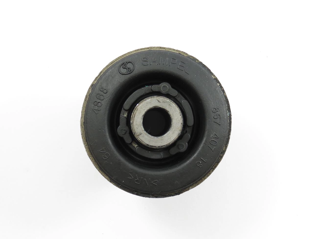 BUCHA FERRO BANDEJA DIANTEIRA VW SANTANA 88/06 - QUANTUM 88/02 - FORD ROYALE/VERSAILLES 91/96