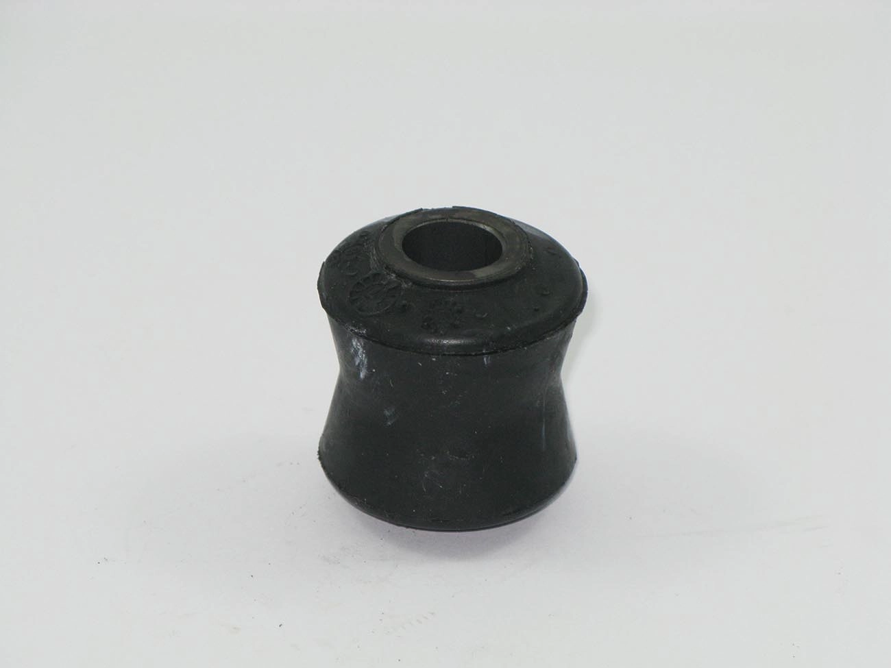 BUCHA INFERIOR OU SUPERIOR AMORTECEDOR TRASEIRO VW 6.80/6.90/7.90/7.110
