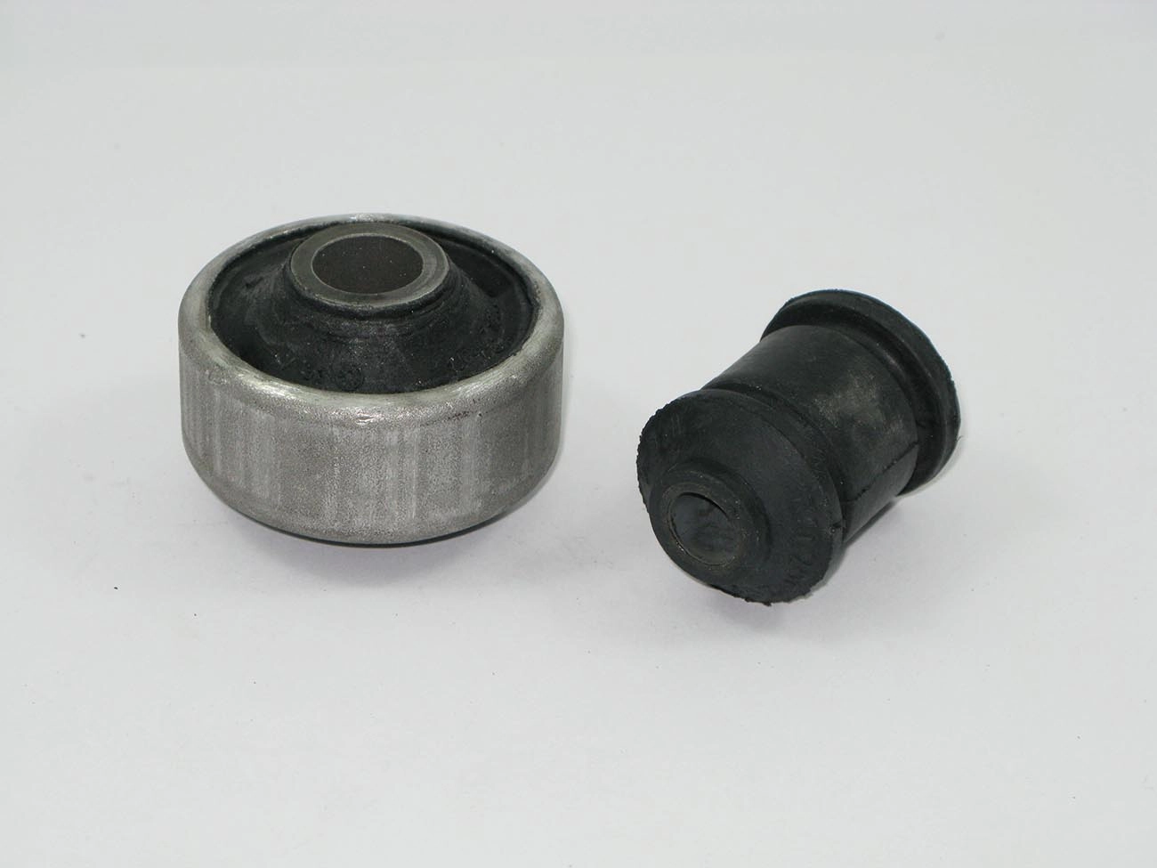 KIT BUCHAS BANDEJA SUSPENSÃO DIANTEIRA PARA UM LADO VW GOLF /98
