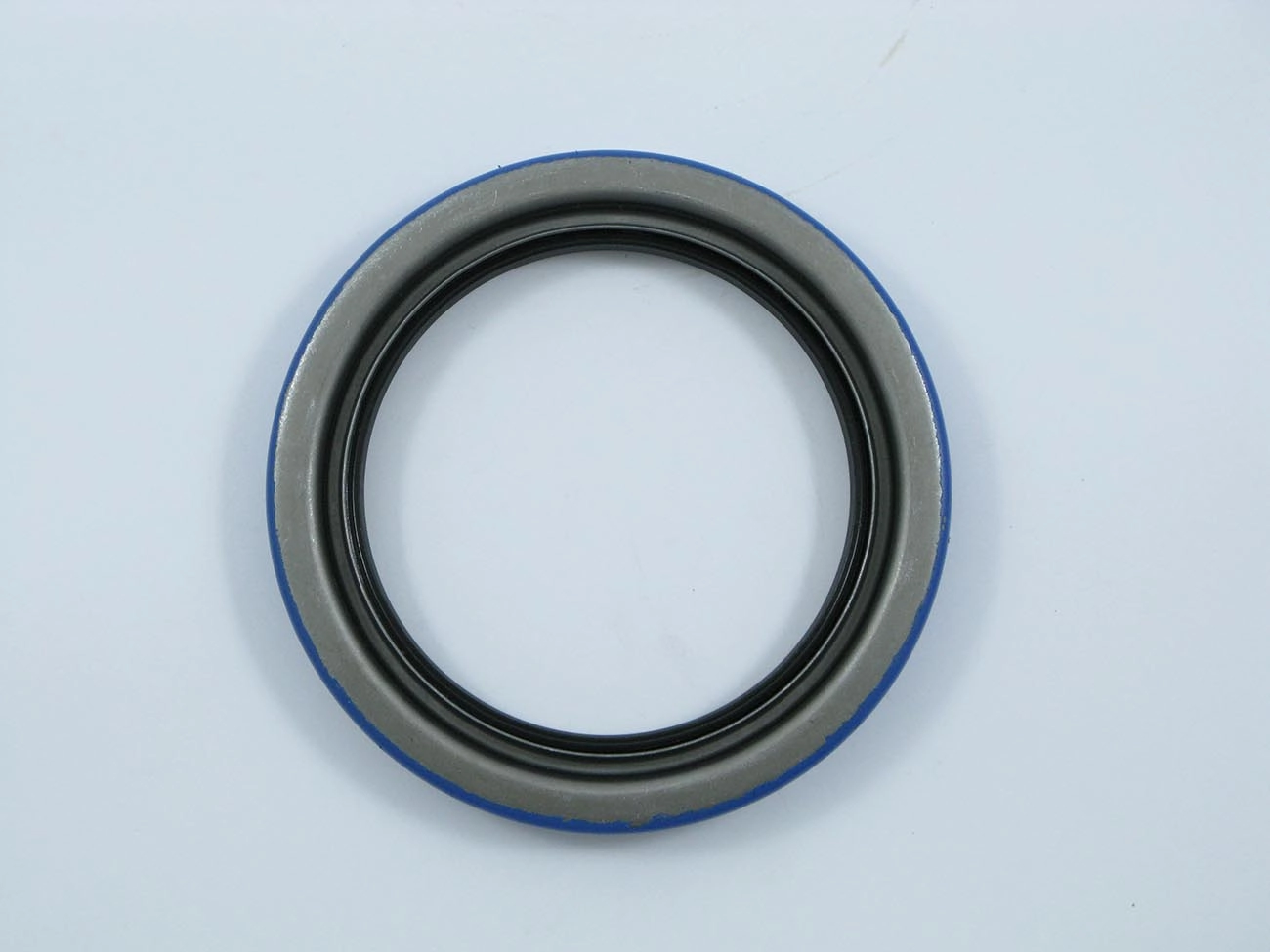 RETENTOR CUBO RODA TRASEIRA FORD F-4000 98/ CARGO 814/815 VW 7100/7110/8140/8150 82,50X114,30