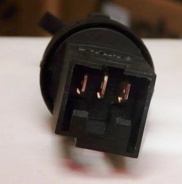 INTERRUPTOR LUZ FREIO FIAT PALIO/UNO/TIPO/MAREA/TEMPRA 3 TERMINAIS