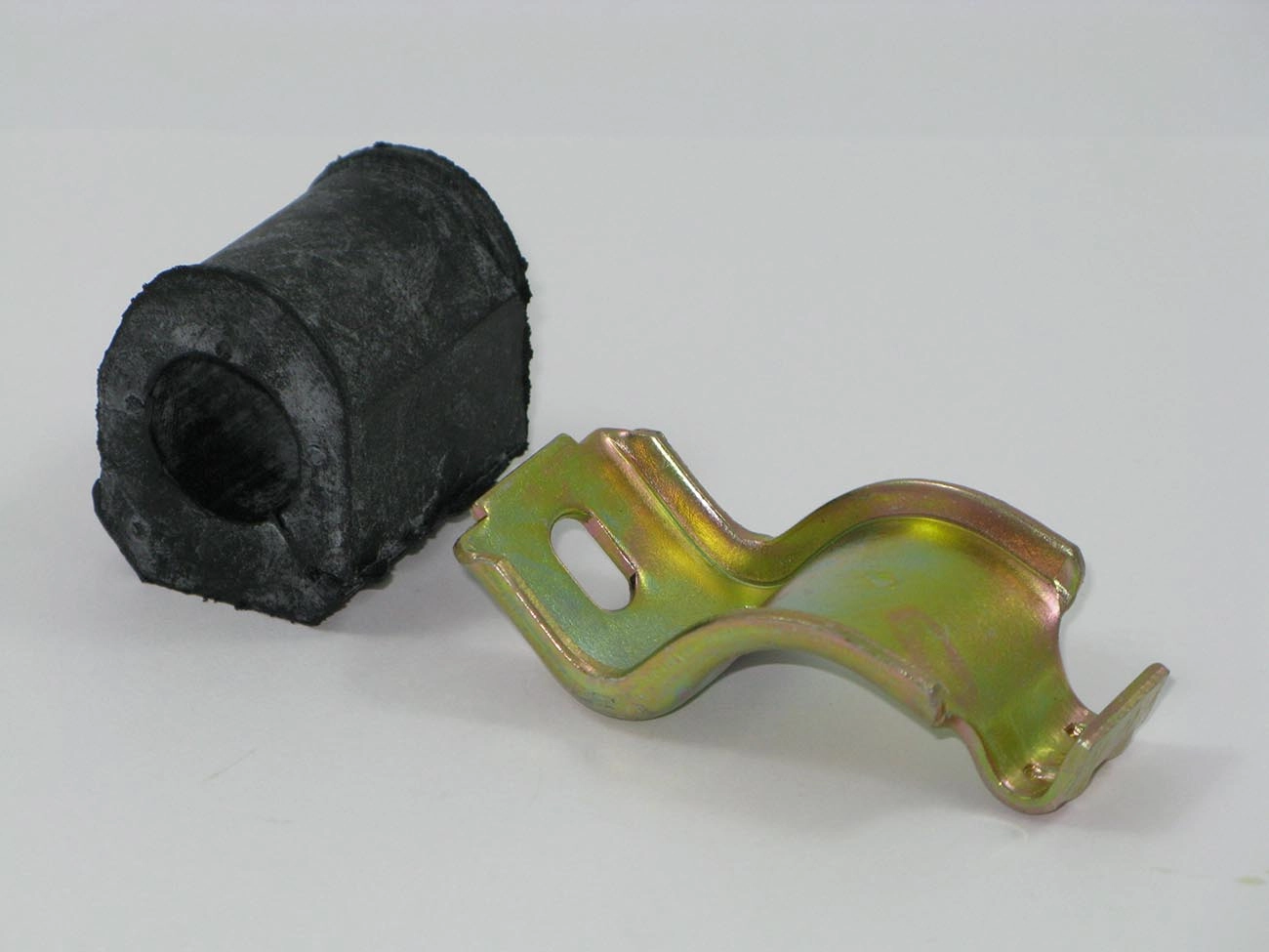 KIT BUCHA CENTRAL BARRA ESTABILIZADORA SUSPENSÃO DIANTEIRA FURO 20MM ESTABILIZADOR DIANTEIRO RENAULT CLIO/SCENIC ABRAÇADEIRA