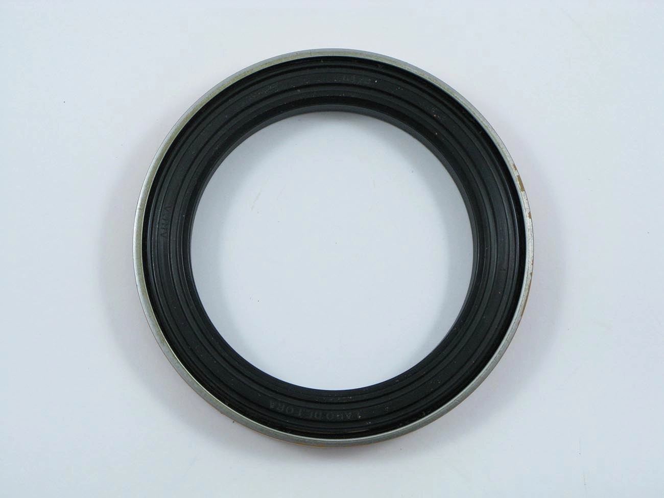 RETENTOR RODA AGRALE VOLARE - VW 8.140/8.150 MICRO ONIBUS - TRASEIRA