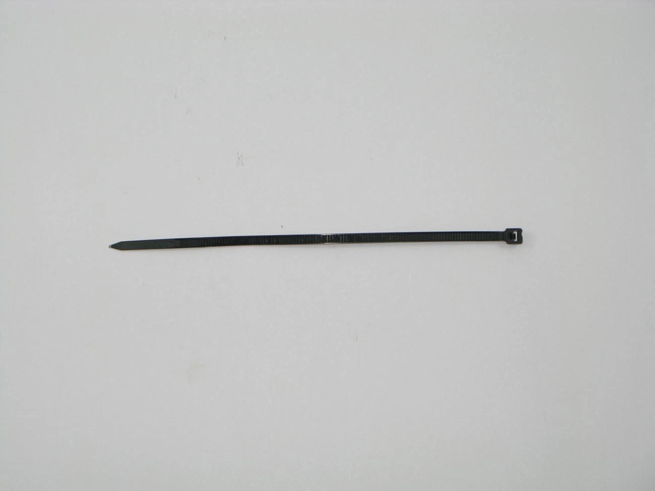 ABRAÇADEIRA NYLON/CINTA PLÁSTICA PRETA 150 X 3,6MM PACOTE COM 100 PEÇAS
