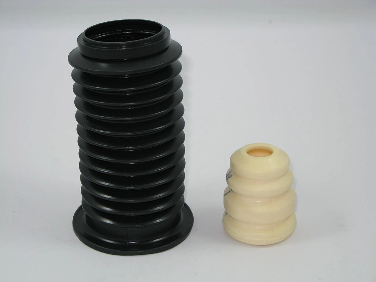 KIT AMORTECEDOR DIANTEIRO FIAT ARGO 17/20 CRONOS 18/20 FIORINO 14/20 MOBI 16/20 12/20 BATENTE/COIFA