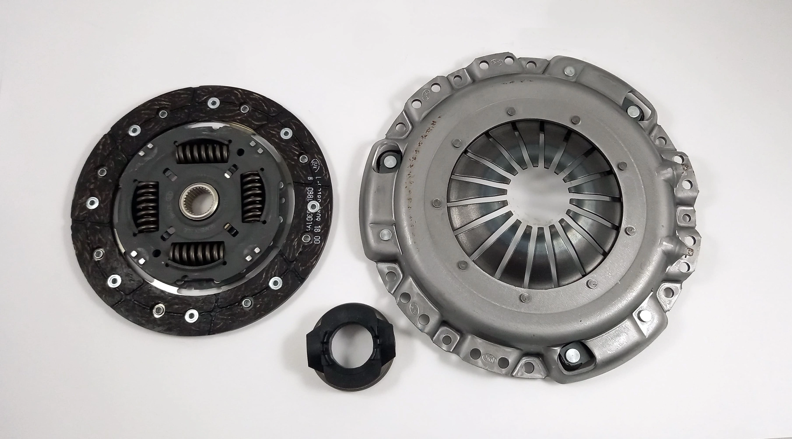 KIT DE EMBREAGEM - FORD ESCORT 1.0/1.6 02.94/ - VW LOGUS 1.6 93/ - 200MM