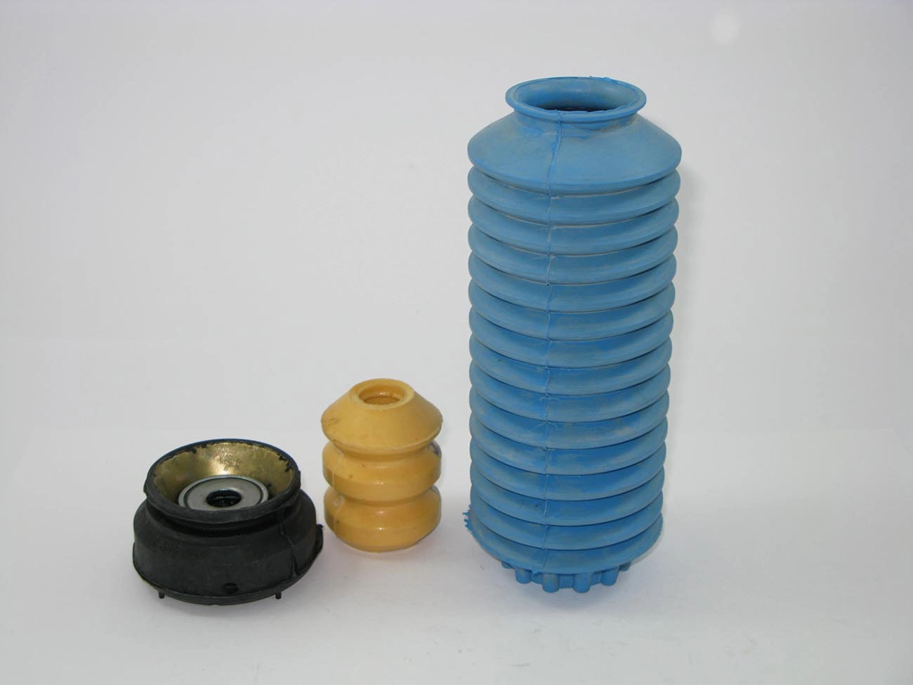 KIT AMORTECEDOR DIANTEIRO COM COXIM VW SANTANA 84/96 C/COXIM
