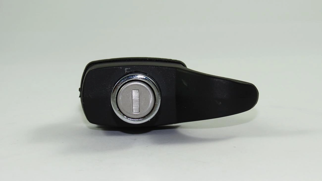 FECHADURA PORTA MALAS VW FUSCA 70/ TODOS - BOTAO TAMPA MOTOR C/CHAVE - PRETO