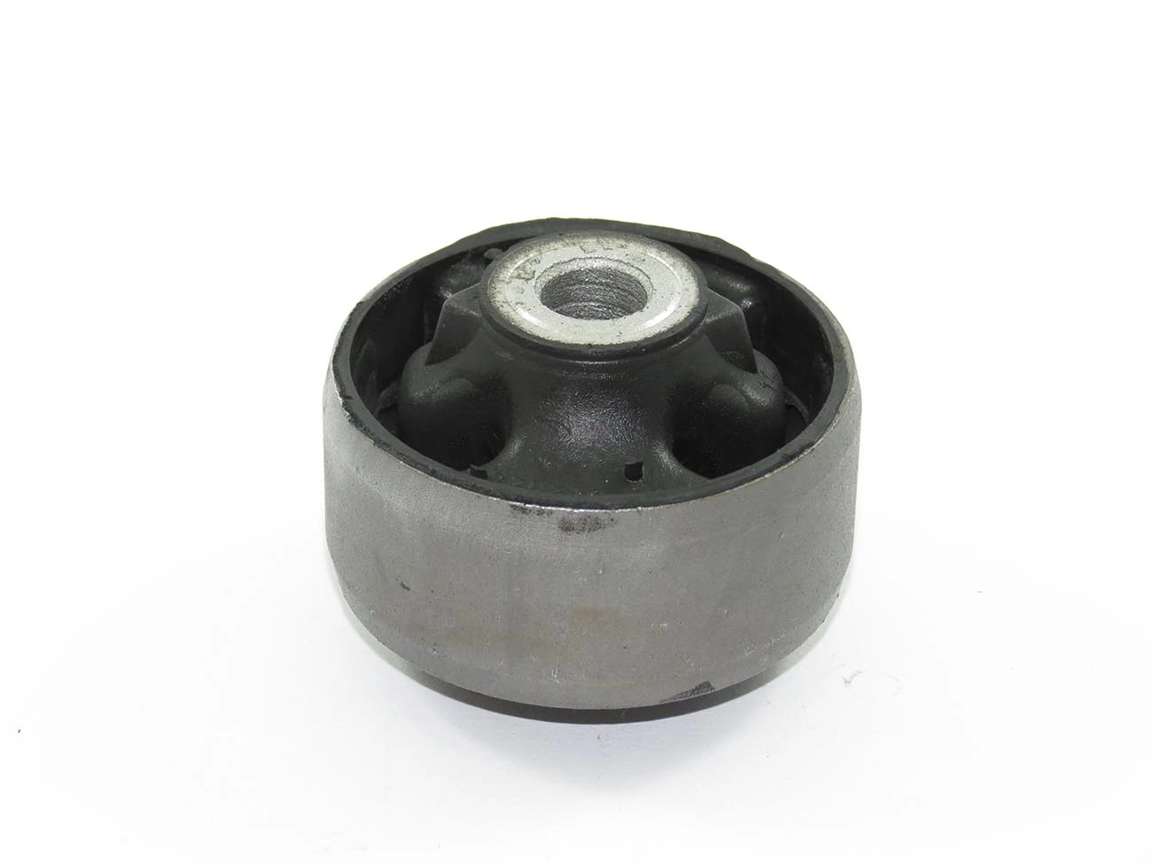 BUCHA TRASEIRA BANDEJA DIANTEIRA FORD FIESTA 96/ - EXCETO NOVO FIESTA