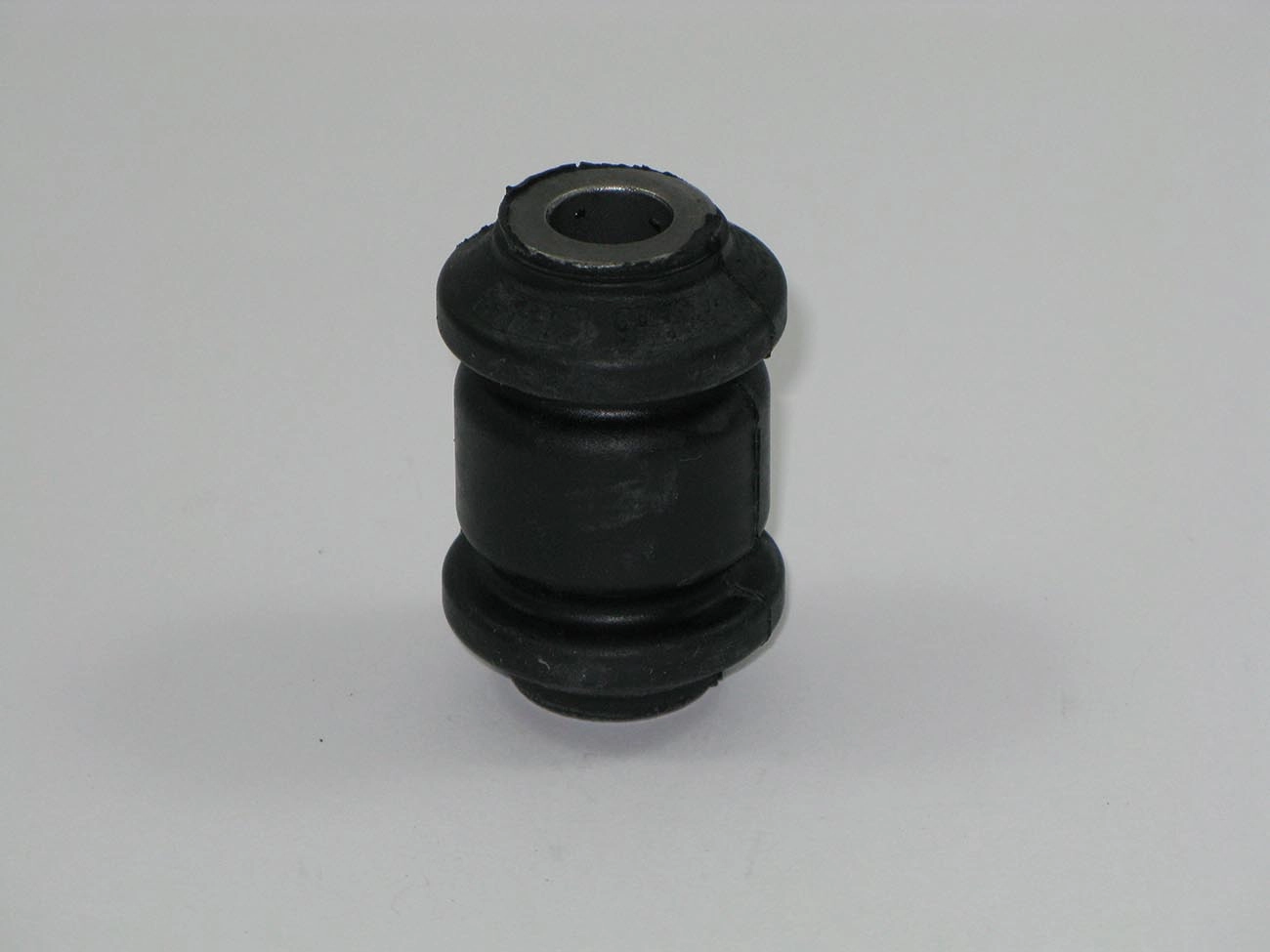 BUCHA DIANTEIRA BANDEJA SUSPENSÃO PARTE VW GOLF 94/ POLO CLASSIC/VAN 97/ NOVO GOL/VOYAGE