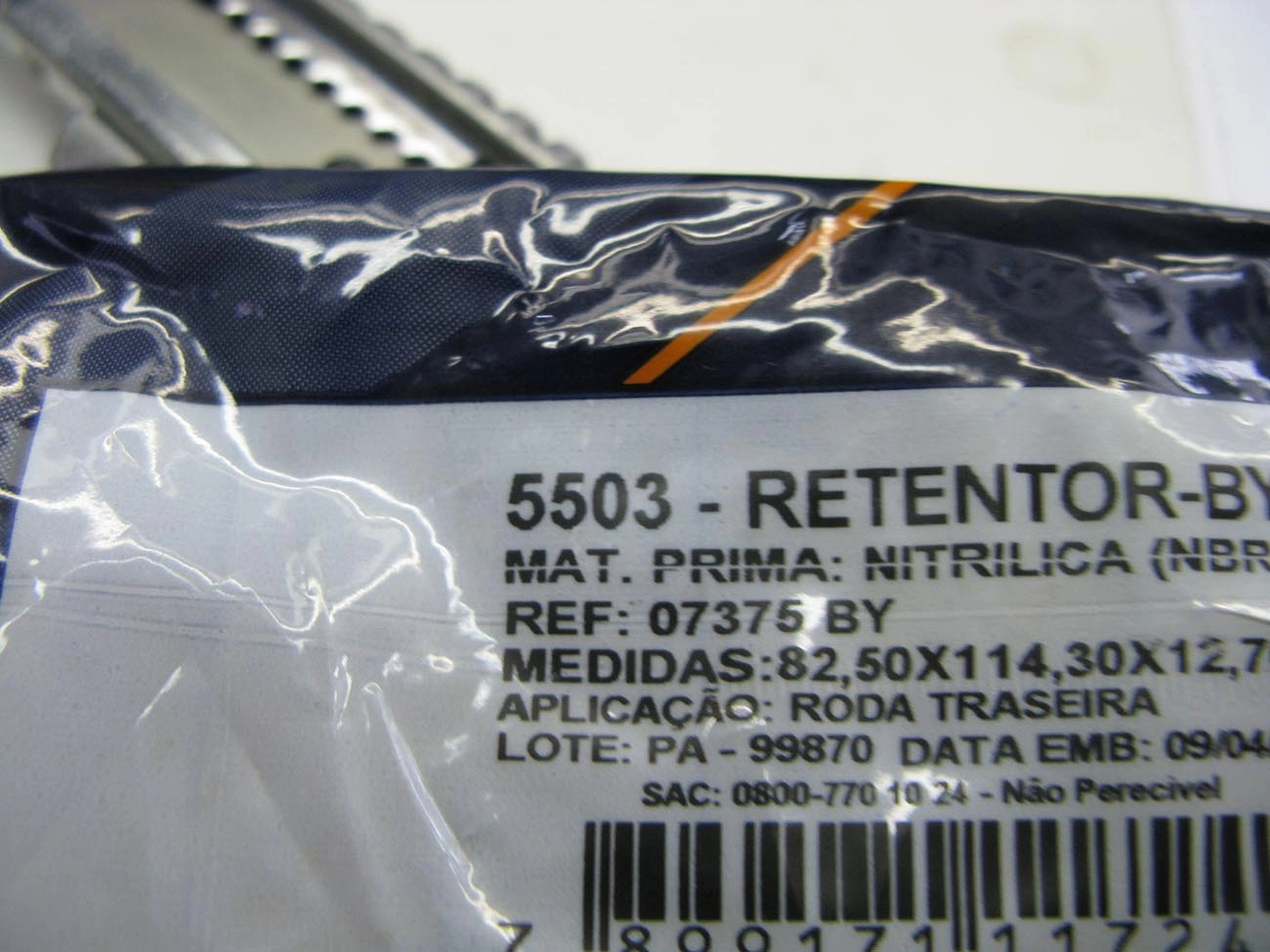 RETENTOR CUBO RODA TRASEIRA FORD F-4000 98/ CARGO 814/815 VW 7100/7110/8140/8150 82,50X114,30