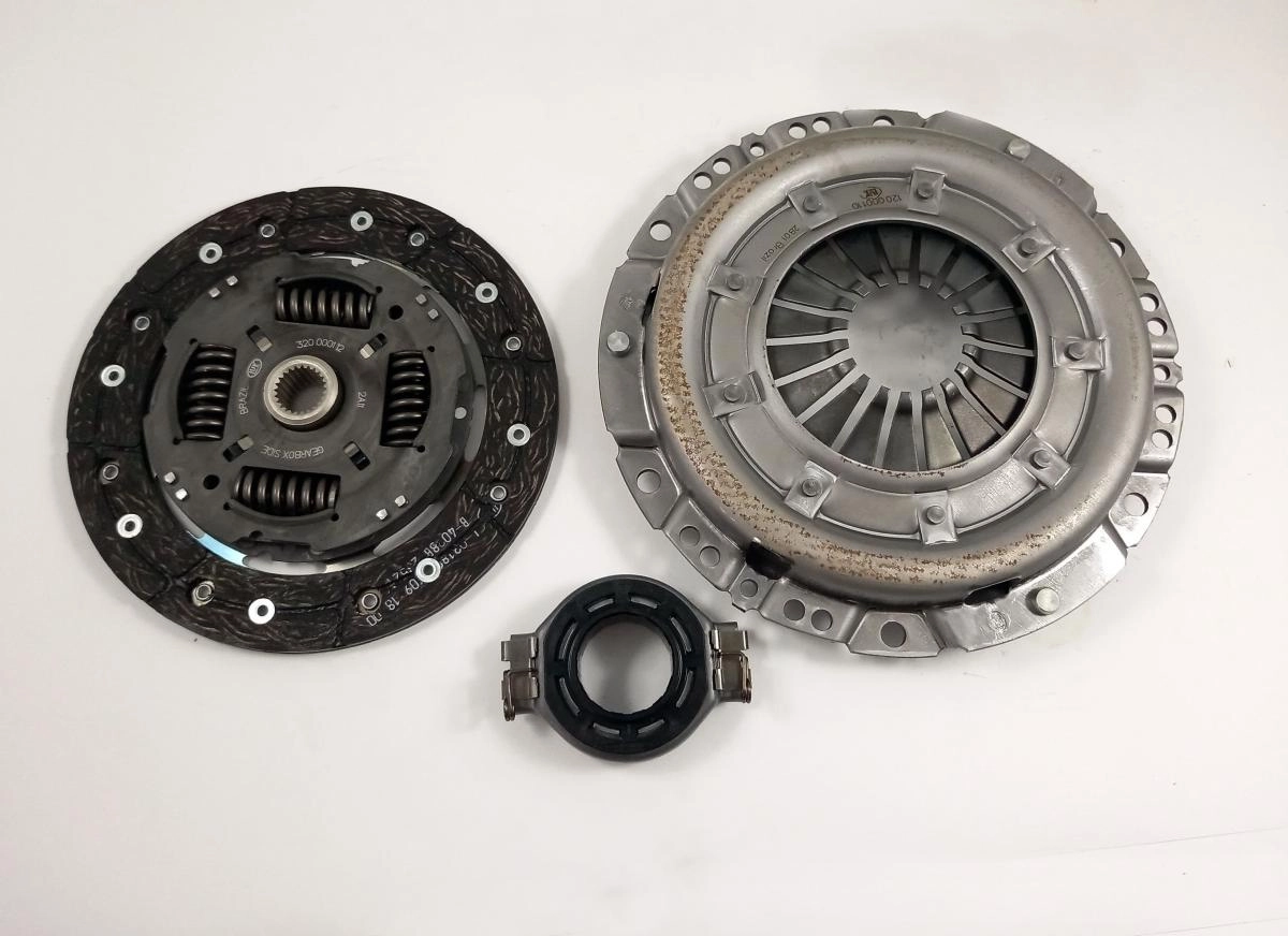 KIT EMBREAGEM VW FUSCA 1500/1600 BRASILIA/VARIANT/KOMBI 04.73/ - GOL 1600 A AR - 200MM