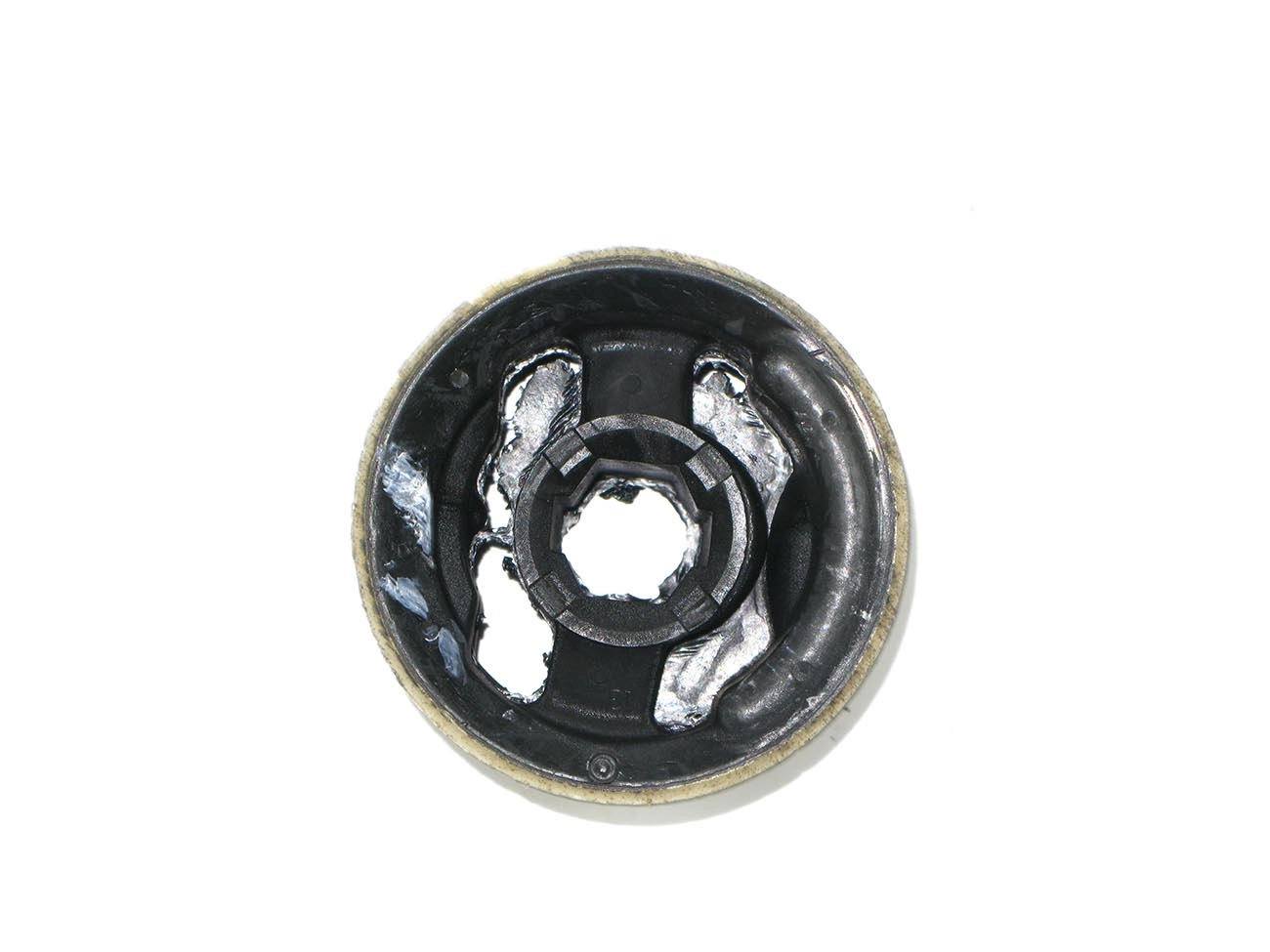 BUCHA TRASEIRA BANDEJA SUSPENSÃO DIANTEIRA VW FOX 03/ NOVO POLO 02/ TIGUAN 12/ JETTA 07/10