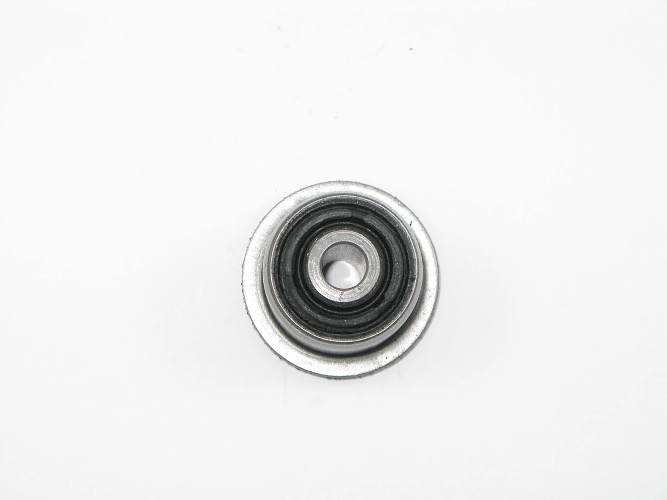 BUCHA FERRO BANDEJA SUSPENSÃO DIANTEIRA VW QUANTUM 88/02 SANTANA 90/06 FORD ROYALE 92/96 VERSAILLES 91/96
