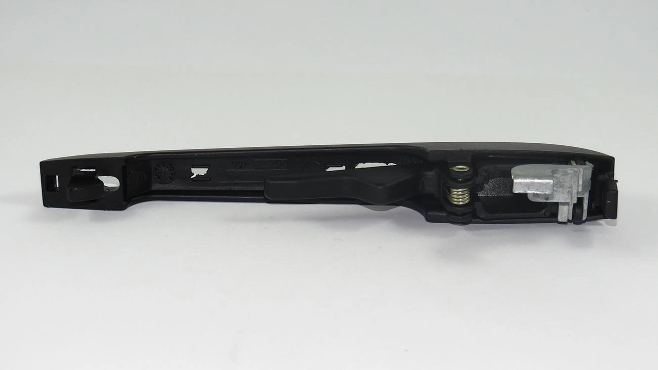 MAÇANETA EXTERNA PORTA TRASEIRA LADO ESQUERDA(O) VW GOL/QUANTUM/SANTANA/VOYAGE 84/ PRETO METAL