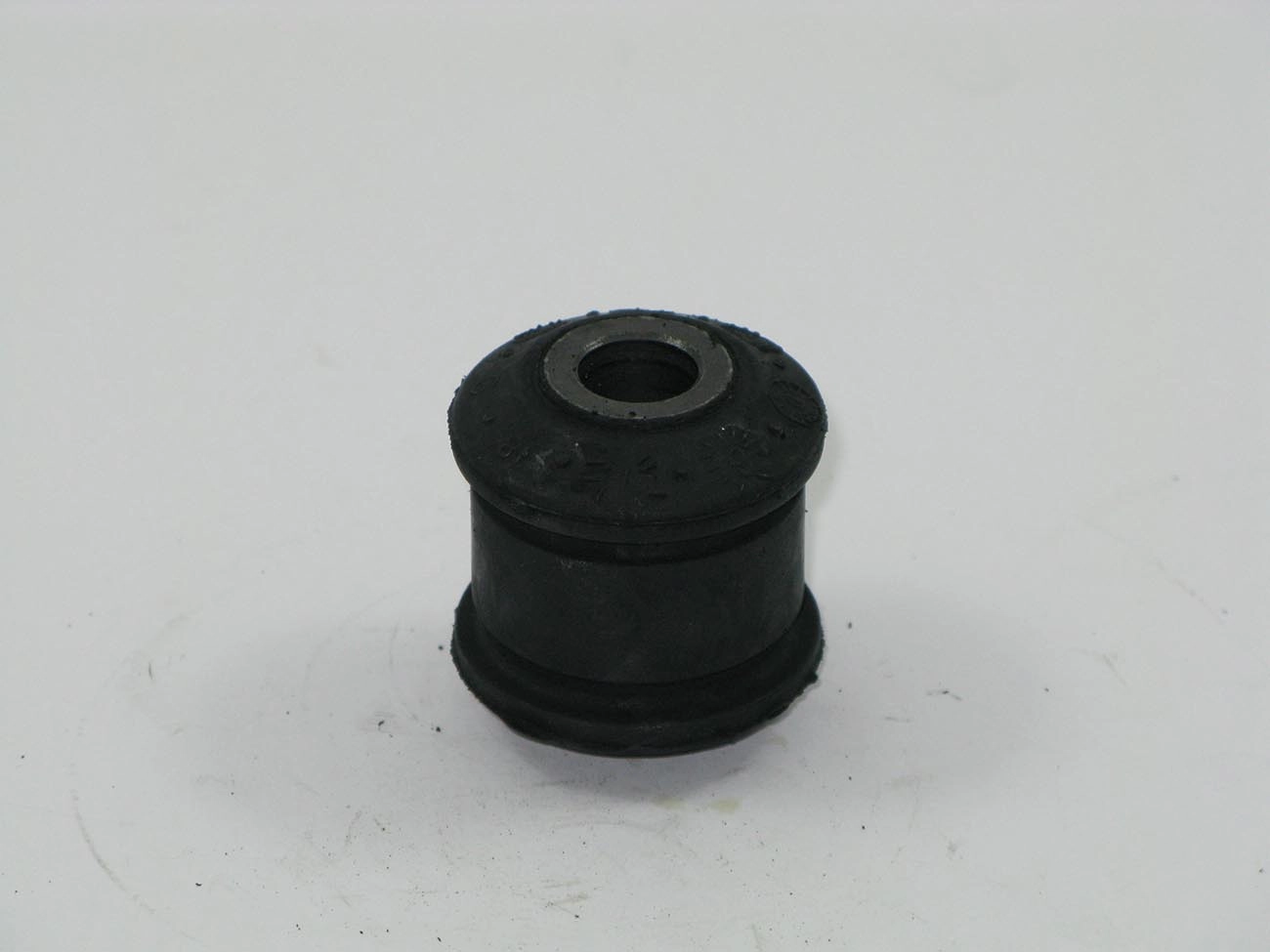 BUCHA INFERIOR AMORTECEDOR TRASEIRO FORD COURIER 97/