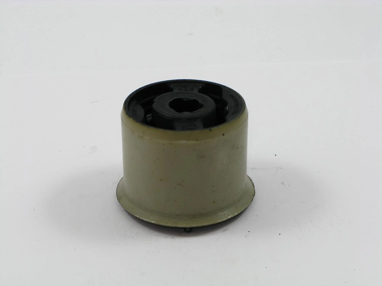 BUCHA TRASEIRA BANDEJA SUSPENSÃO DIANTEIRA VW FOX 03/ NOVO POLO 02/ TIGUAN 12/ JETTA 07/10