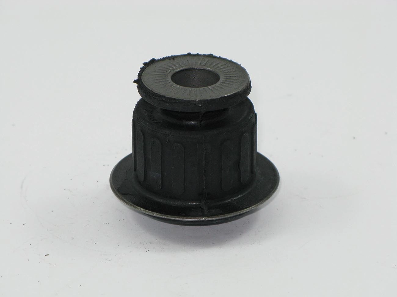 BUCHA DIANTEIRA QUADRO MOTOR 12 MM SUSPENSAO VW SANTANA/QUANTUM 95/ 12MM