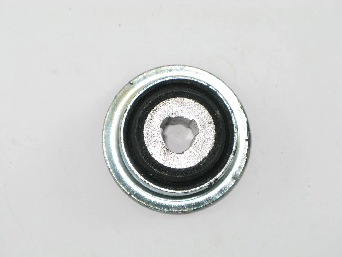 BUCHA DIANTEIRA BANDEJA  RENAULT CLIO 98/ - KANGOO 00/ - SYMBOL 09/ - SUSPENSÃO DIANTEIRA