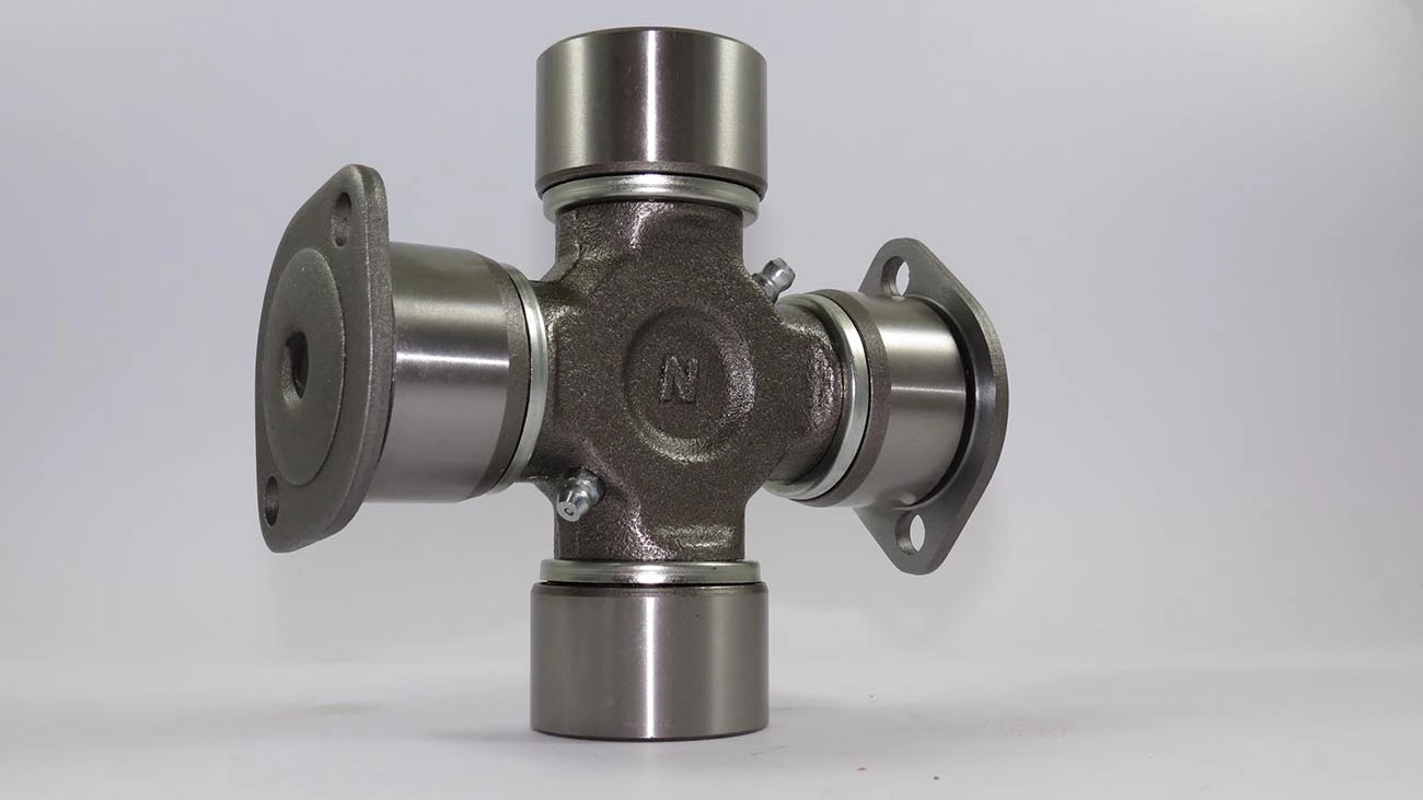 CRUZETA CARDAN FORD CARGO/VW MB 1214/1618/2318 47X134MM - DUAS CATANHAS COM CHAVETA/DUAS PARAFUSADAS