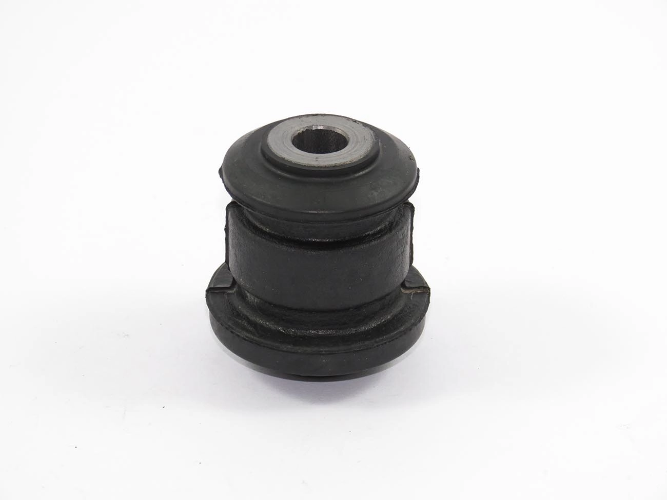 BUCHA DIANTEIRA BANDEJA DIANTEIRA FORD NOVO FIESTA 02/14 - ECOSPORT 03/12 - KA 08/10