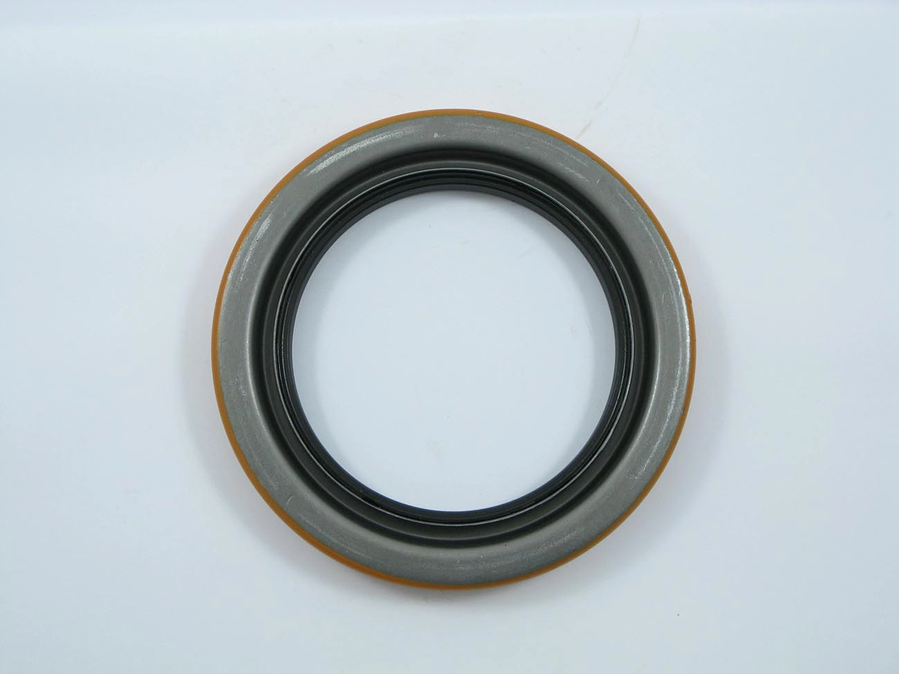 RETENTOR RODA TRASEIRA VW 12.140/12.170/12.180/13.150/13.170/13.180