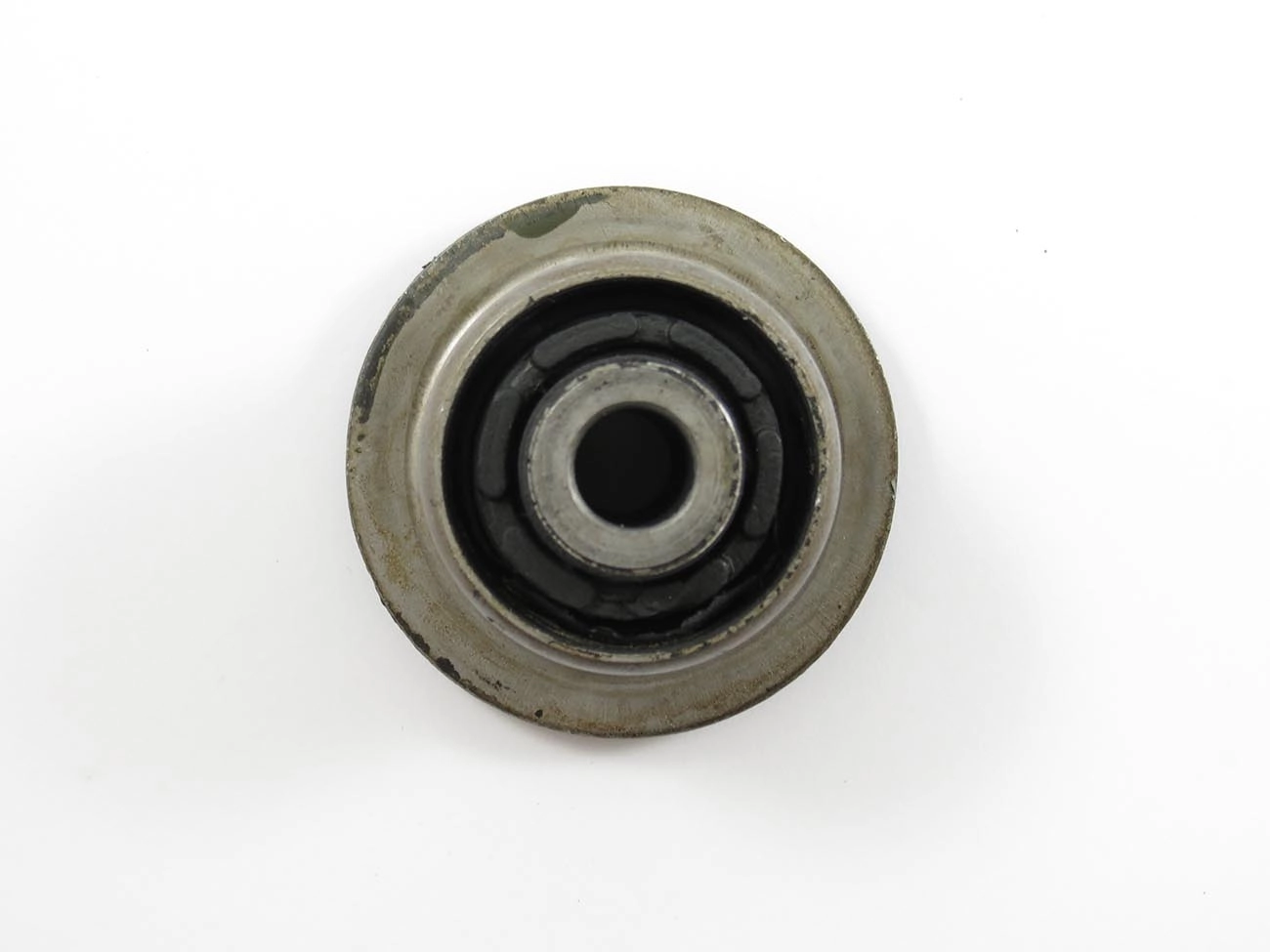 BUCHA FERRO BANDEJA DIANTEIRA VW SANTANA 88/06 - QUANTUM 88/02 - FORD ROYALE/VERSAILLES 91/96