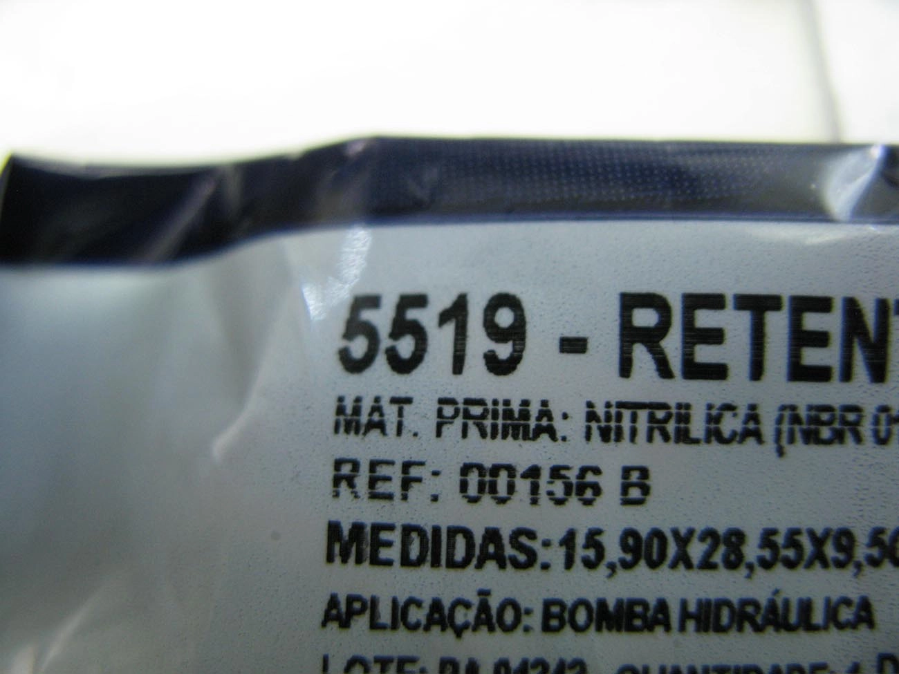 RETENTOR LINHA AGRÍCOLA/INDUSTRIAL/AMARELA - 15,90X28,55X9,50MM