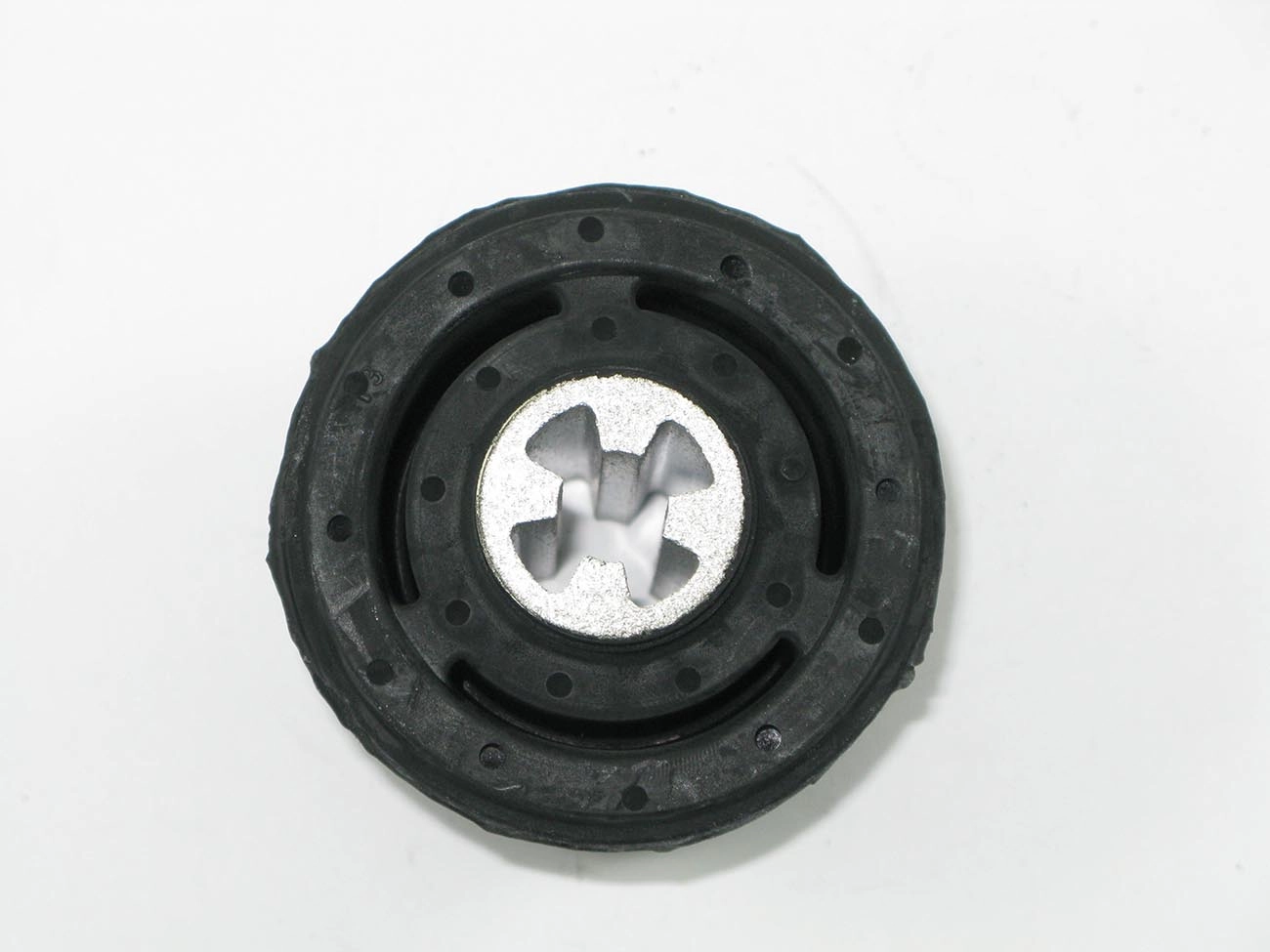 BUCHA EIXO SUSPENSÃO TRASEIRA TRASEIRO FORD FIESTA 96/06 KA 97/13 ESCORT 97/03 EXCETO NOVO