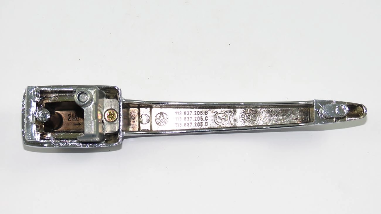 MACANETA EXTERNA PORTA DIREITA VW FUSCA /77 - CROMADA SEM CHAVE