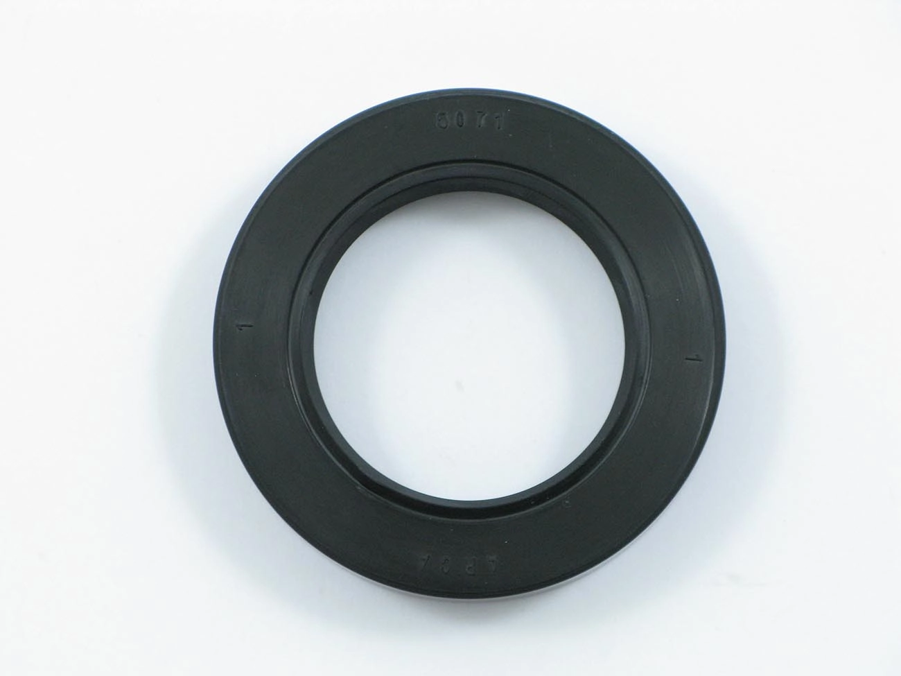 RETENTOR CUBO RODA DIANTEIRA/TRANSMISSÃO ÁRVORE 40,00X62,00X11,50MM VW FUSCA 1200/1300 5 FUROS TOBATA M130 40X62X11,50MM