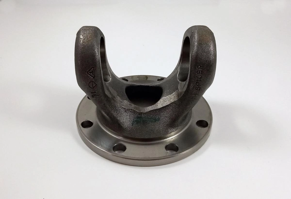 FLANGE DO CARDAN COM ORELHAS 8 FUROS MB 1519/1520/2219/2220 - PARA CRUZETA 5-12100XS/NUJ12100