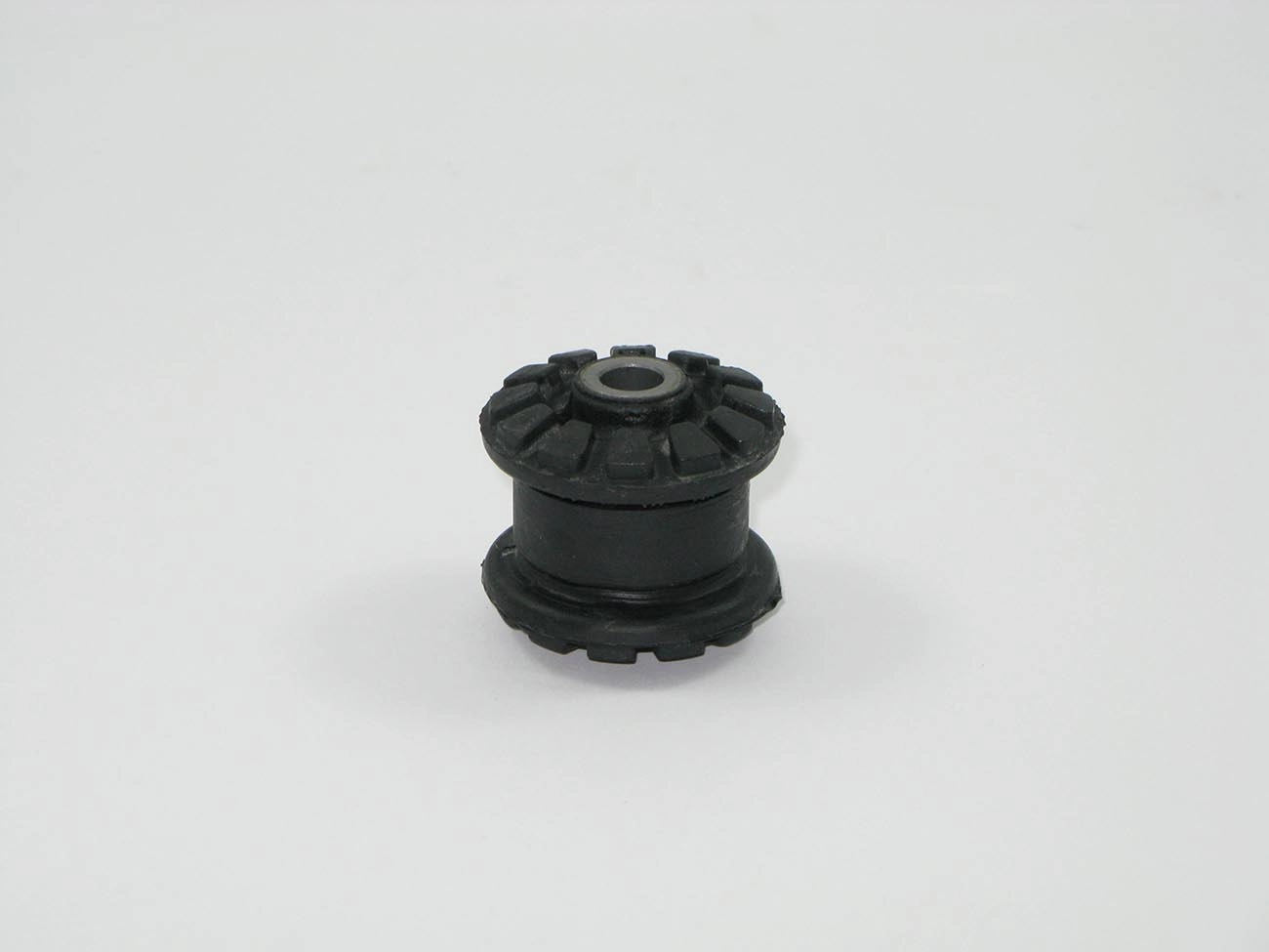 BUCHA BANDEJA SUSPENSÃO DIANTEIRA PINTA BRANCA (WHITE) VW GOL/VOYAGE/PARATI/SAVEIRO 93/ G1/G2/G3/G4 SANTANA /88 BORRACHA MAIOR