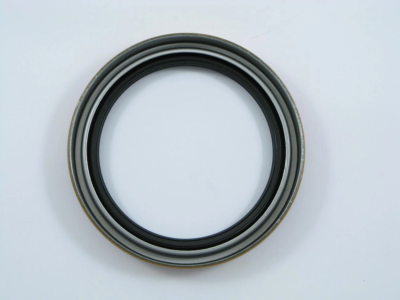 RETENTOR RODA DIANTEIRA FORD CARGO 11/12 TONELADAS F-14000/22000