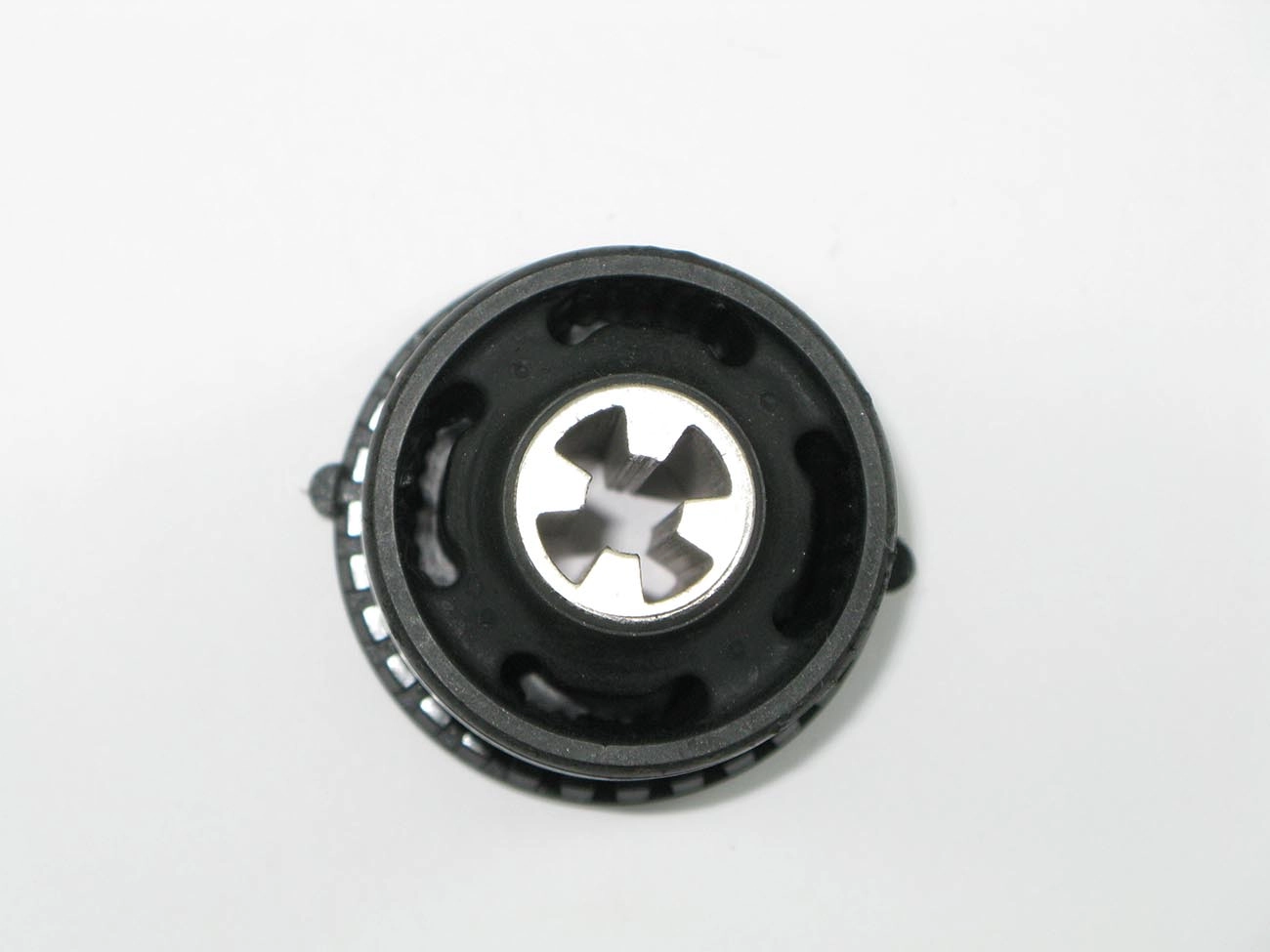 BUCHA EIXO TRASEIRO FIAT STILO 02/ NOVO UNO 10/ NOVO PALIO/SIENA 12/ IDEA 06/ - PUNTO/LINEA/BRAVO