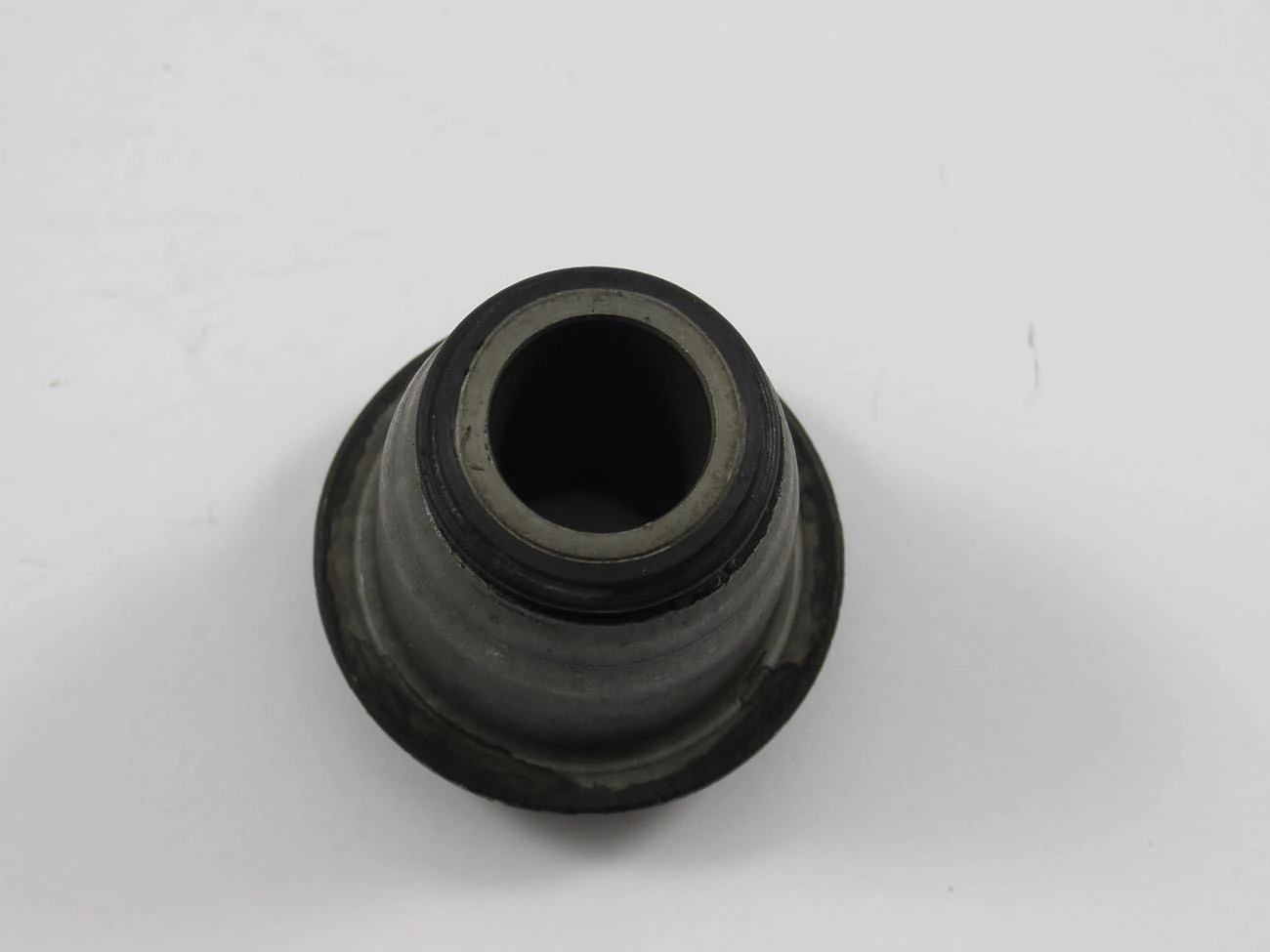 BUCHA TRASEIRA BANDEJA FIAT UNO 1.5R/1.6/PREMIO/ELBA 89/96 - FIORINO 88/ - SUSPENSÃO TRASEIRA