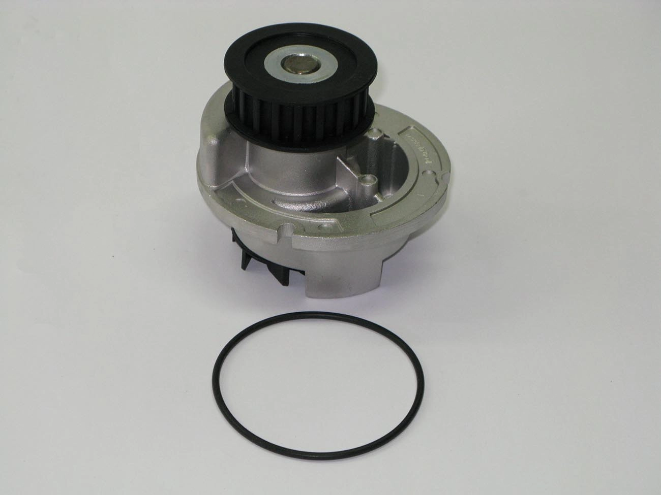 BOMBA ÁGUA LINHA LEVE GM NOVO CORSA 1.8/MERIVA 8V 02/ SPIN 12/18 ZAFIRA 01/