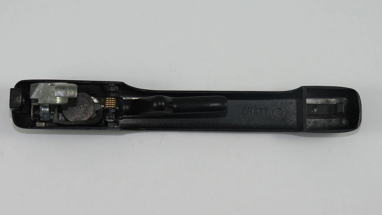 MACANETA EXTERNA VW SANTANA/QUANTUM 90/98 TRASEIRA - PRETA DIREITA