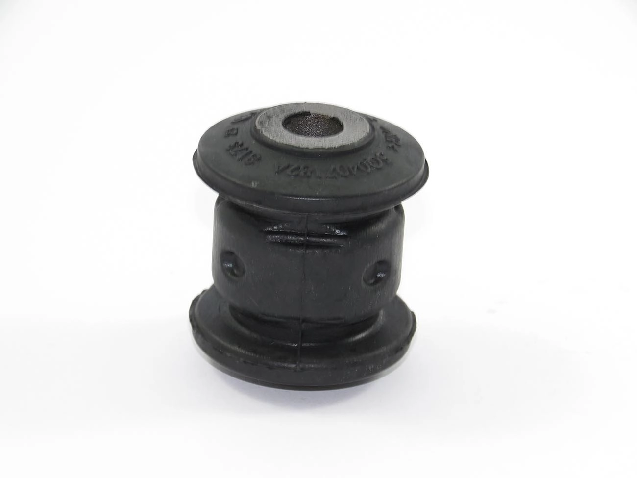 BUCHA DIANTEIRA BANDEJA SUSPENSÃO VW JETTA/PASSAT 06/ GOLF 14/ FUSCA 13/ AUDI A3 08/ TIGUAN