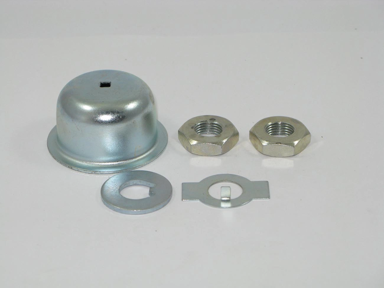 KIT CALOTA RODA DIANTEIRA ESQUERDA COM FURO VW FUSCA 74/79 ESQUERDO