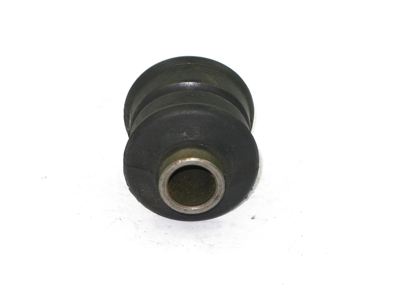BUCHA AMORTECEDOR DIANTEIRO FORD F-11000/F-14000 - TUCHO CURTO