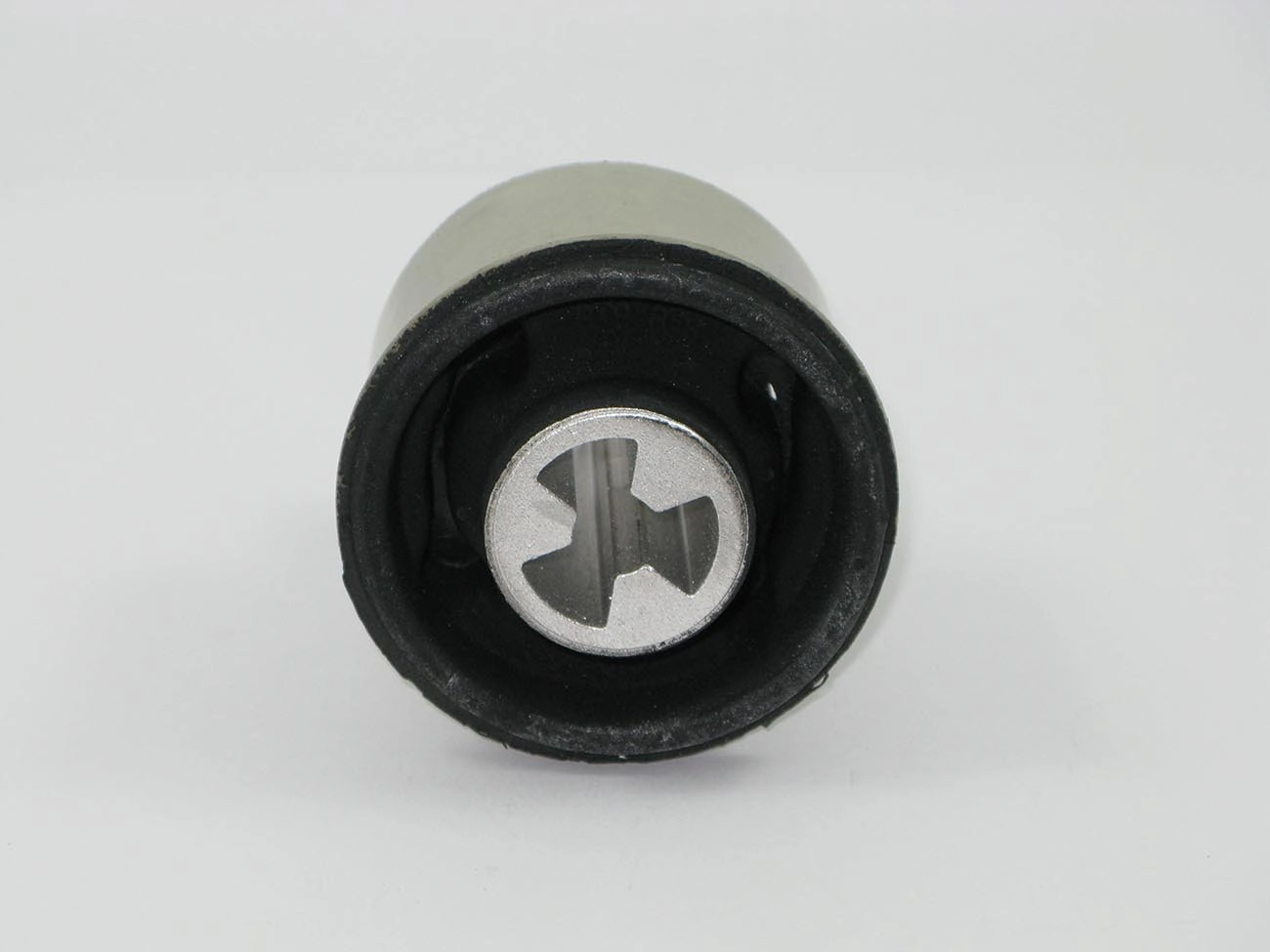 BUCHA EIXO TRASEIRO VW GOLF 98/14 FOX/POLO 2002/ NOVA SAVEIRO 2011/ BORA 00/13 AUDI A3 99/06