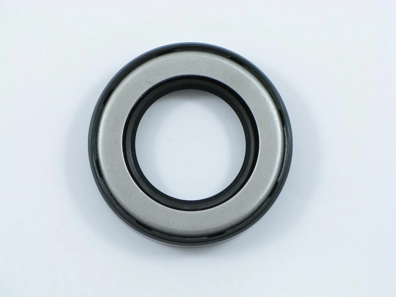 RETENTOR MITSUBISHI L-200 2.5 - RODA TRASEIRA INTERNO