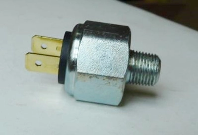 INTERRUPTOR LUZ FREIO WILLYS F-75/